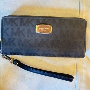 Michael Kors Jet Set Travel Continental Wallet